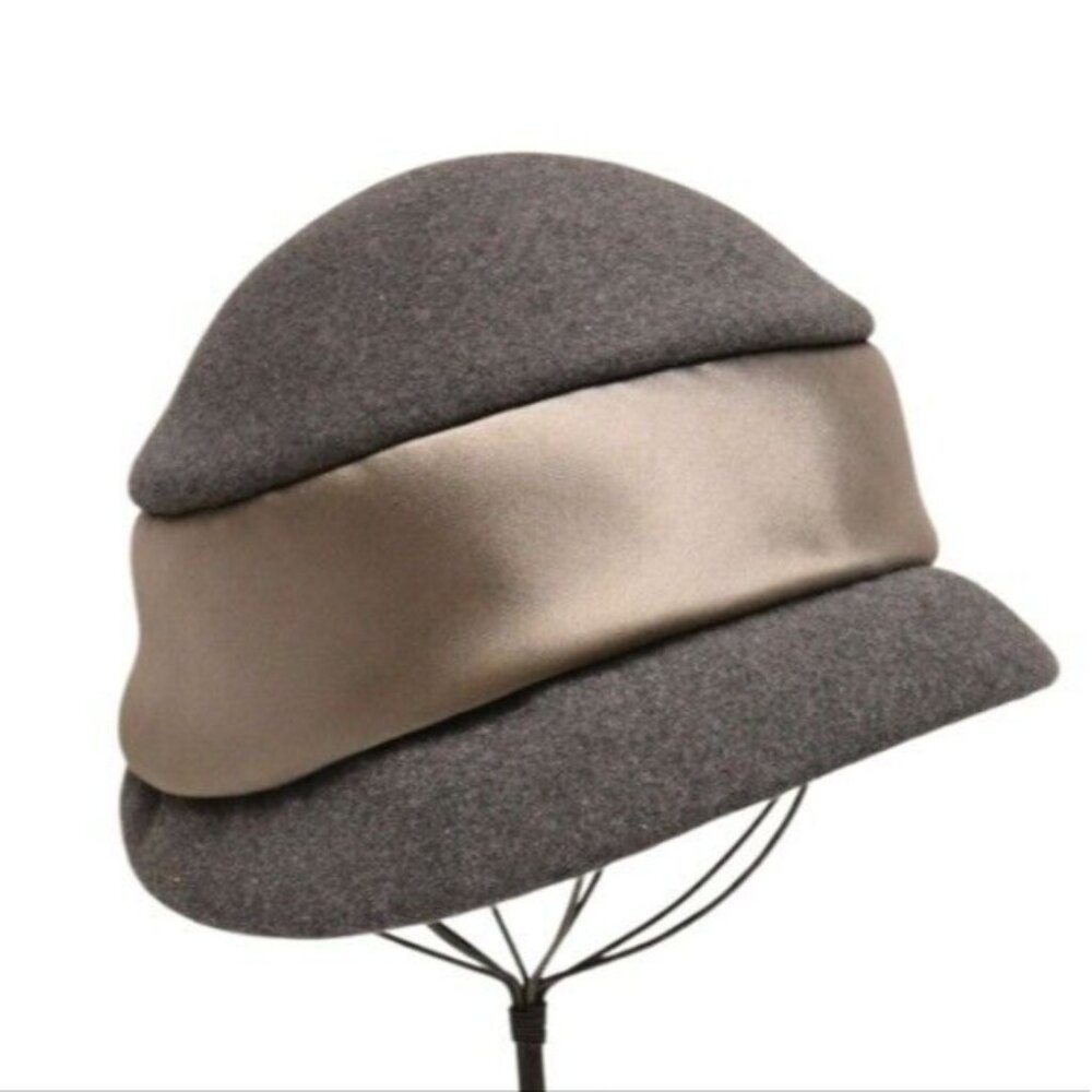 Vintage 40s  Hattie Carnegie Wool Hat Elegant Gray with Satin Band